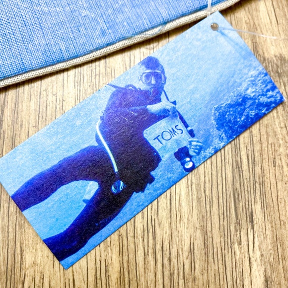 TOMS Logo Flag / Canvas Drawstring Shoe Bag - Picture 2 of 4